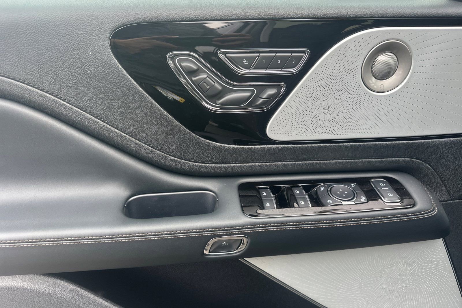 New 2026 Lincoln Aviator Reserve w/ Luxury Package image 10