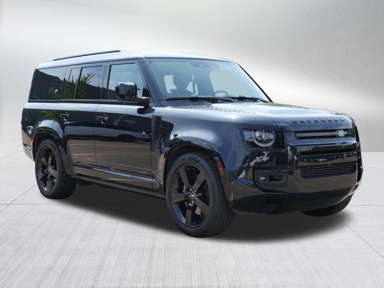 Certified 2024 Land Rover Defender 130 V8 AWD/4WD image 7