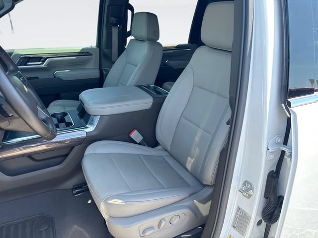 Used 2025 Chevrolet Silverado 2500 LTZ w/ LTZ Convenience Package AWD/4WD image 11