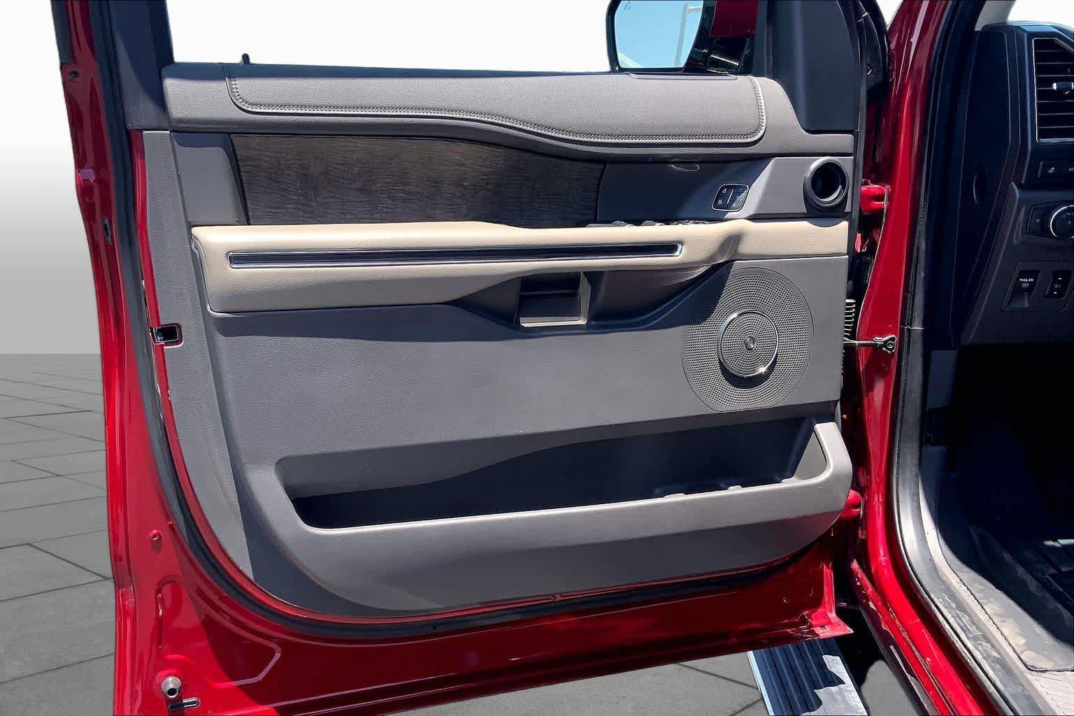 Used 2019 Ford Expedition Limited w/ Equipment Group 302A RWD image 22