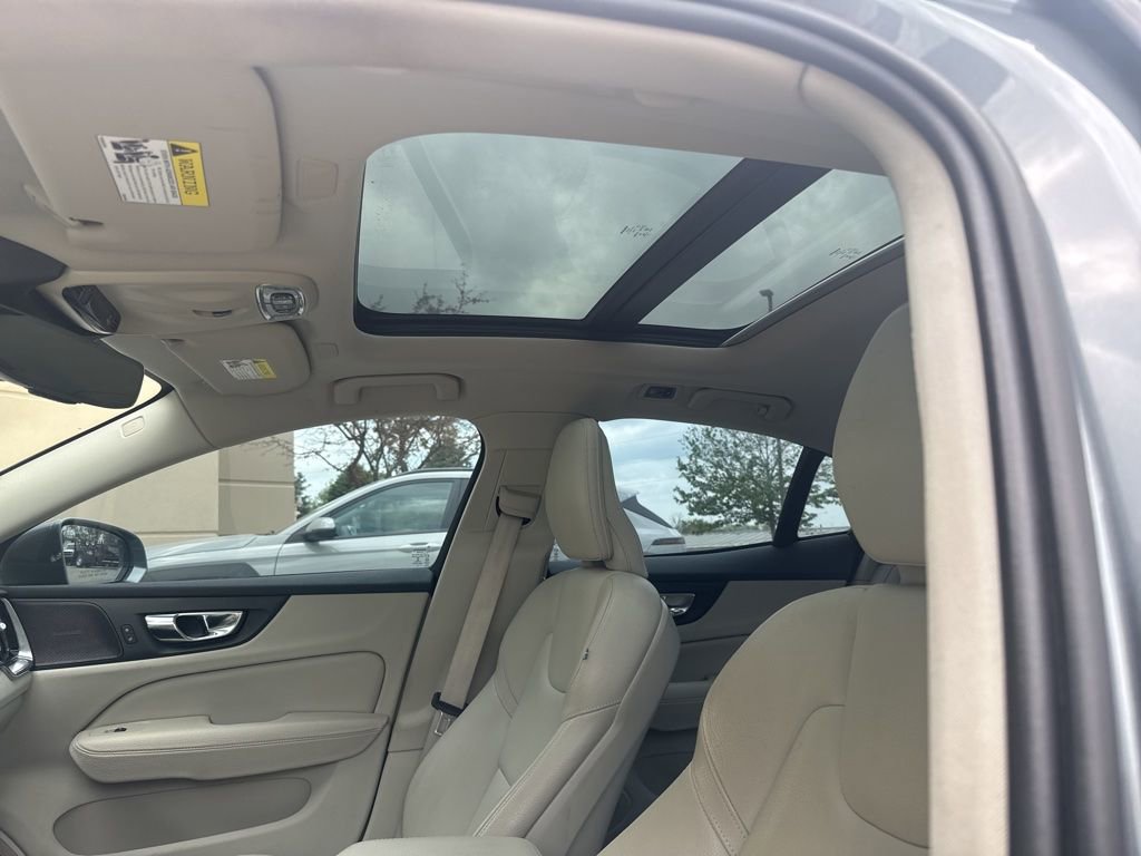 Used 2019 Volvo S60 T6 Momentum w/ Multimedia Package image 2