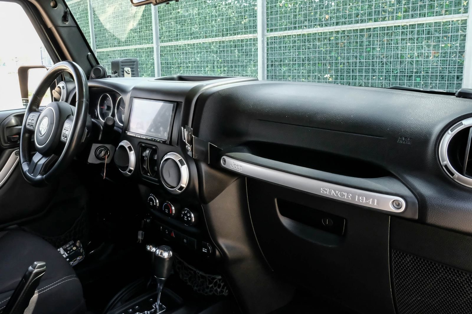 Used 2013 Jeep Wrangler Unlimited Rubicon w/ Connectivity Group AWD/4WD image 10