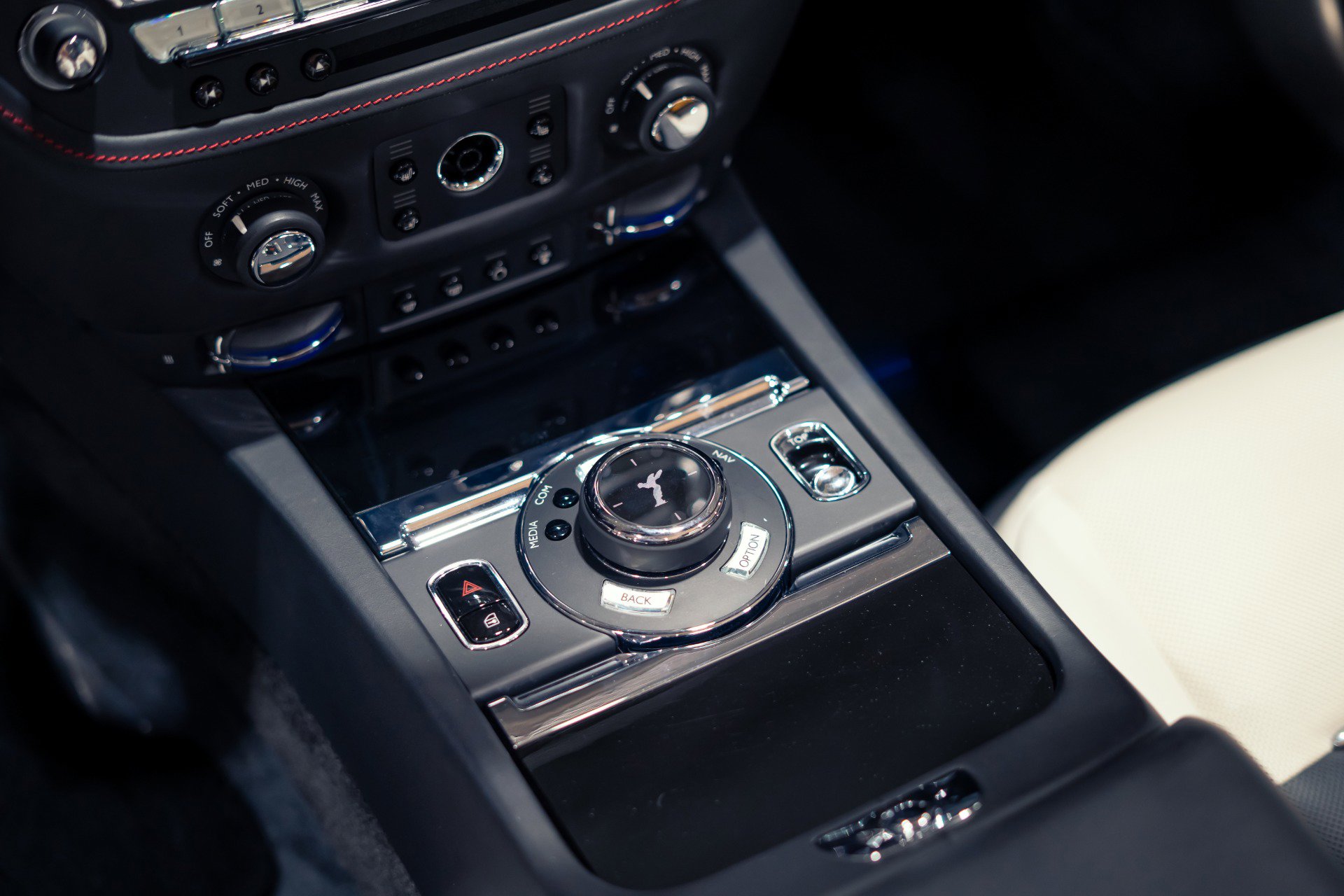 Used 2018 Rolls-Royce Dawn RWD image 4