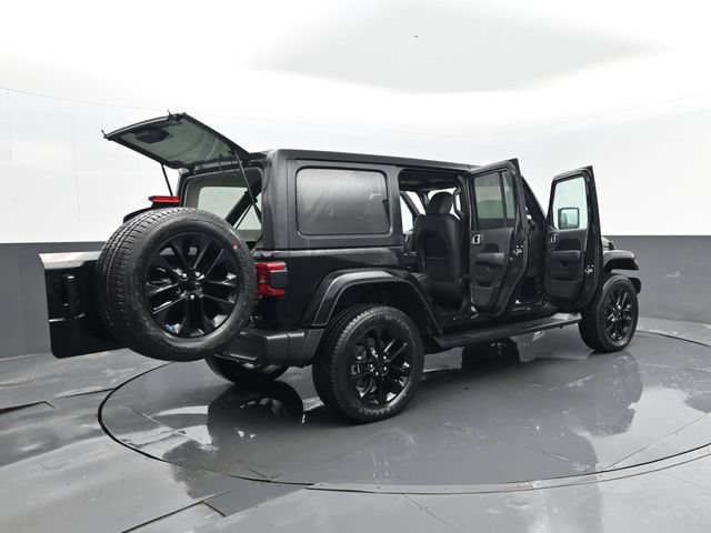 Used 2023 Jeep Wrangler Unlimited Sahara w/ Cold Weather Group AWD/4WD image 33