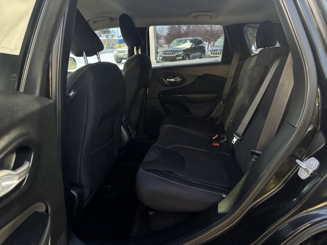 Used 2015 Jeep Cherokee Latitude w/ Cold Weather Group image 11