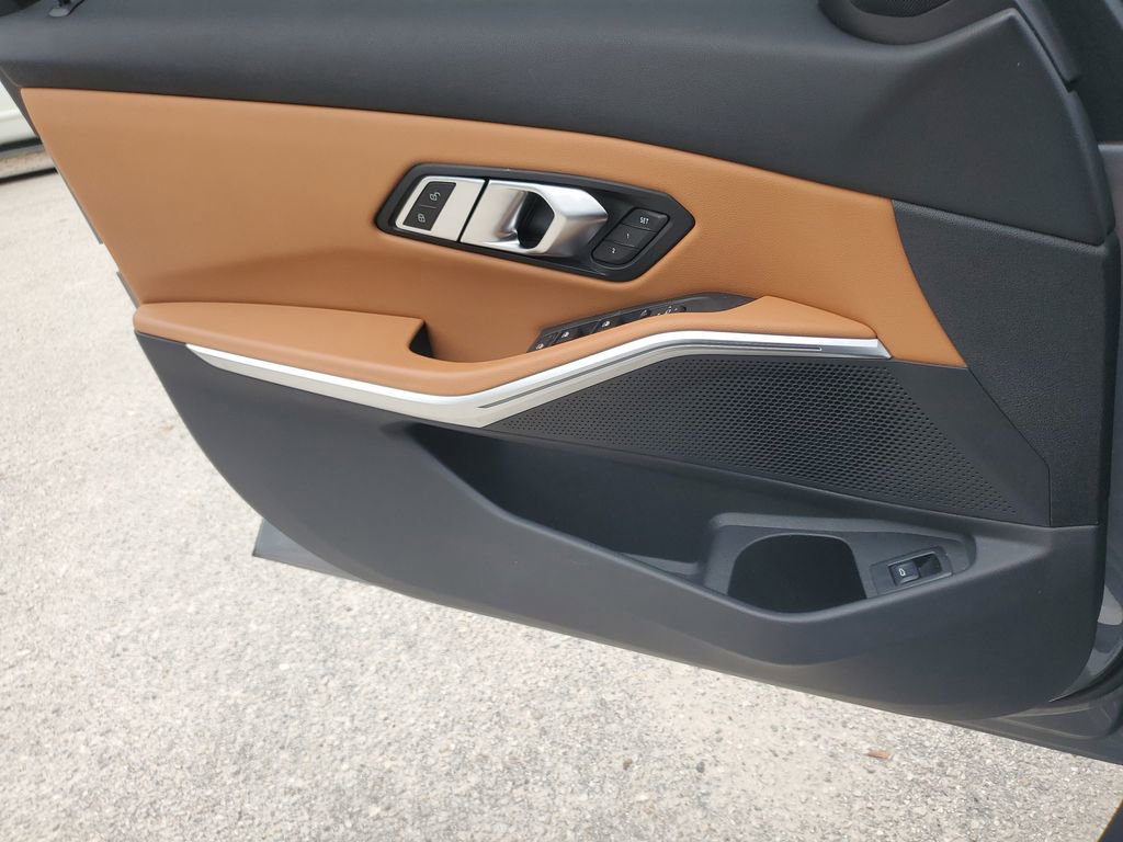 Used 2023 BMW 330i Sedan w/ Convenience Package image 18