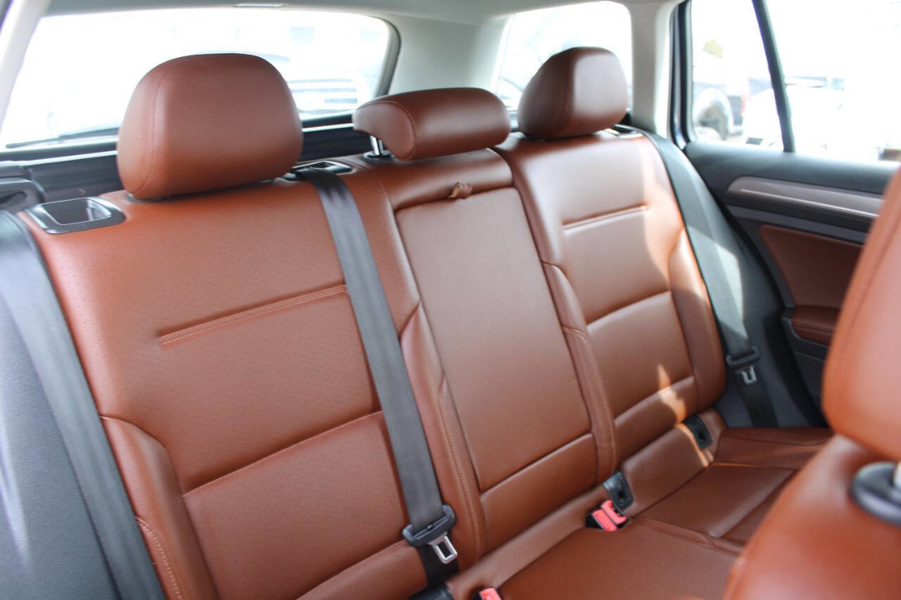 Used 2017 Volkswagen Golf Alltrack S image 13