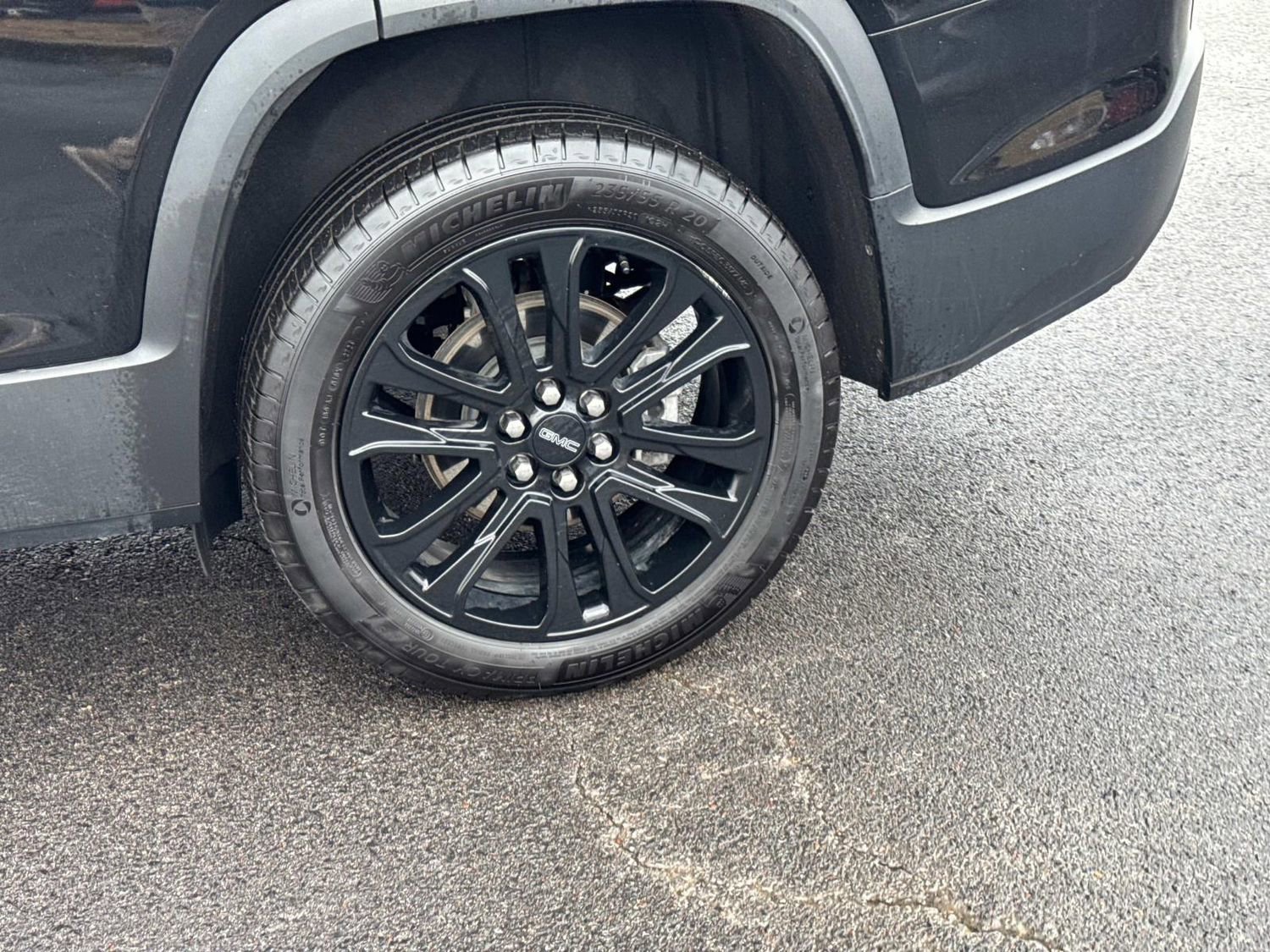 Used 2023 GMC Acadia SLE w/ Driver Convenience Package FWD image 11