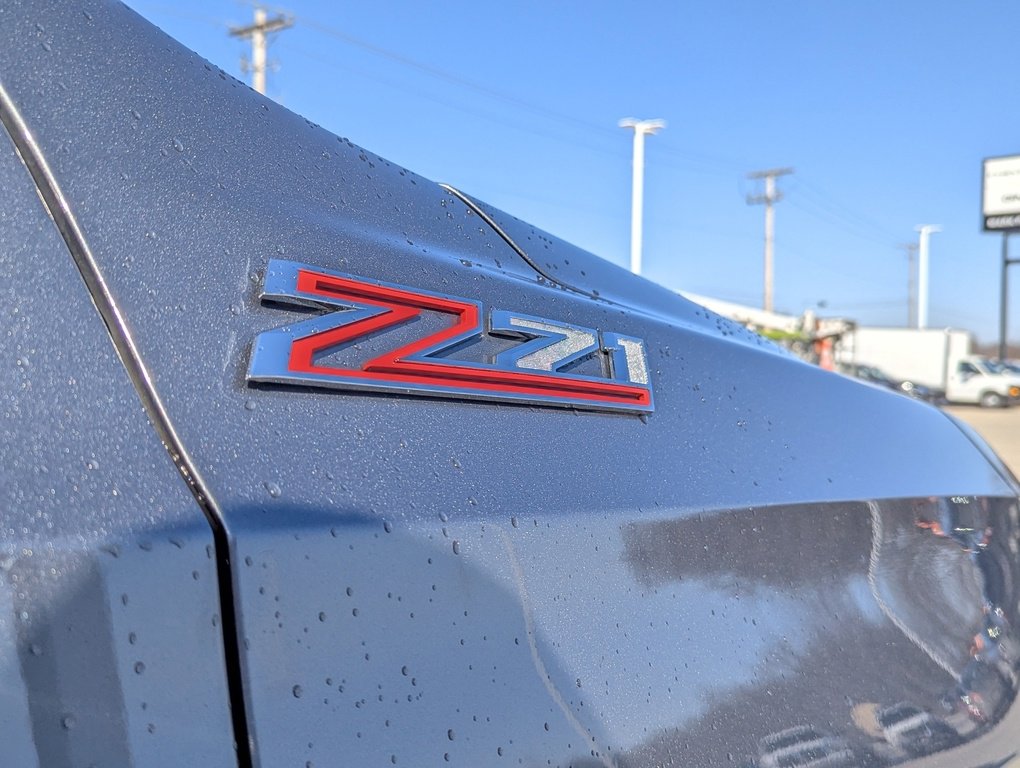 Used 2022 Chevrolet Suburban Z71 w/ Luxury Package image 11