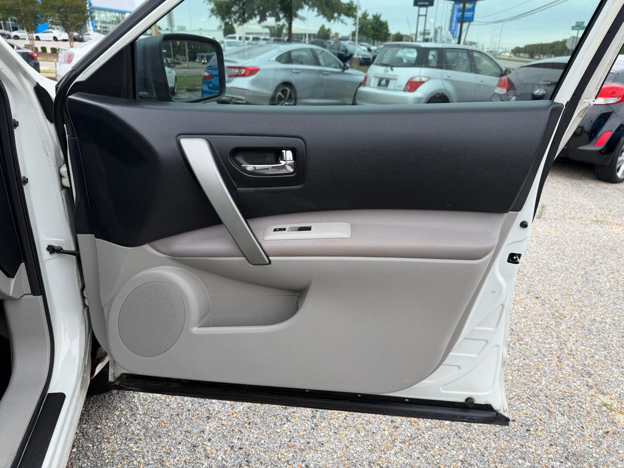 Used 2011 Nissan Rogue SV FWD image 39