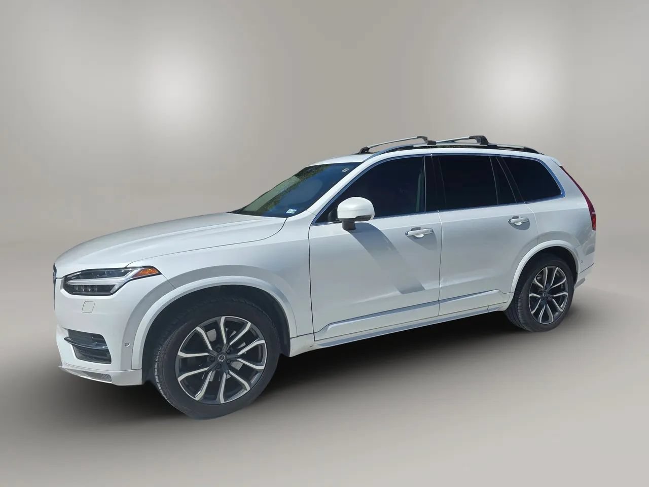 Used 2017 Volvo XC90 T6 Momentum w/ Vision Package AWD/4WD image 2