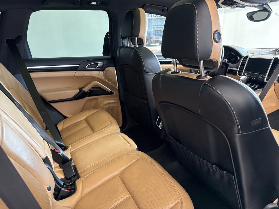 Used 2018 Porsche Cayenne Platinum Edition AWD/4WD image 22