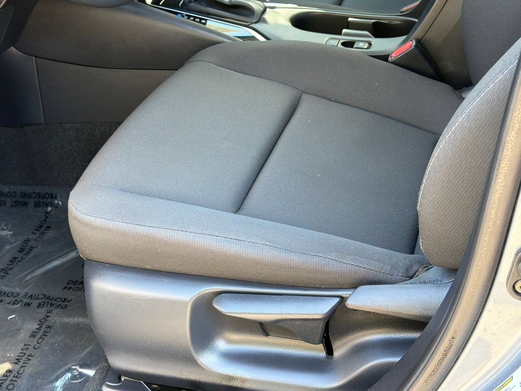 Used 2025 Toyota Corolla LE w/ LE Premium Package FWD image 19