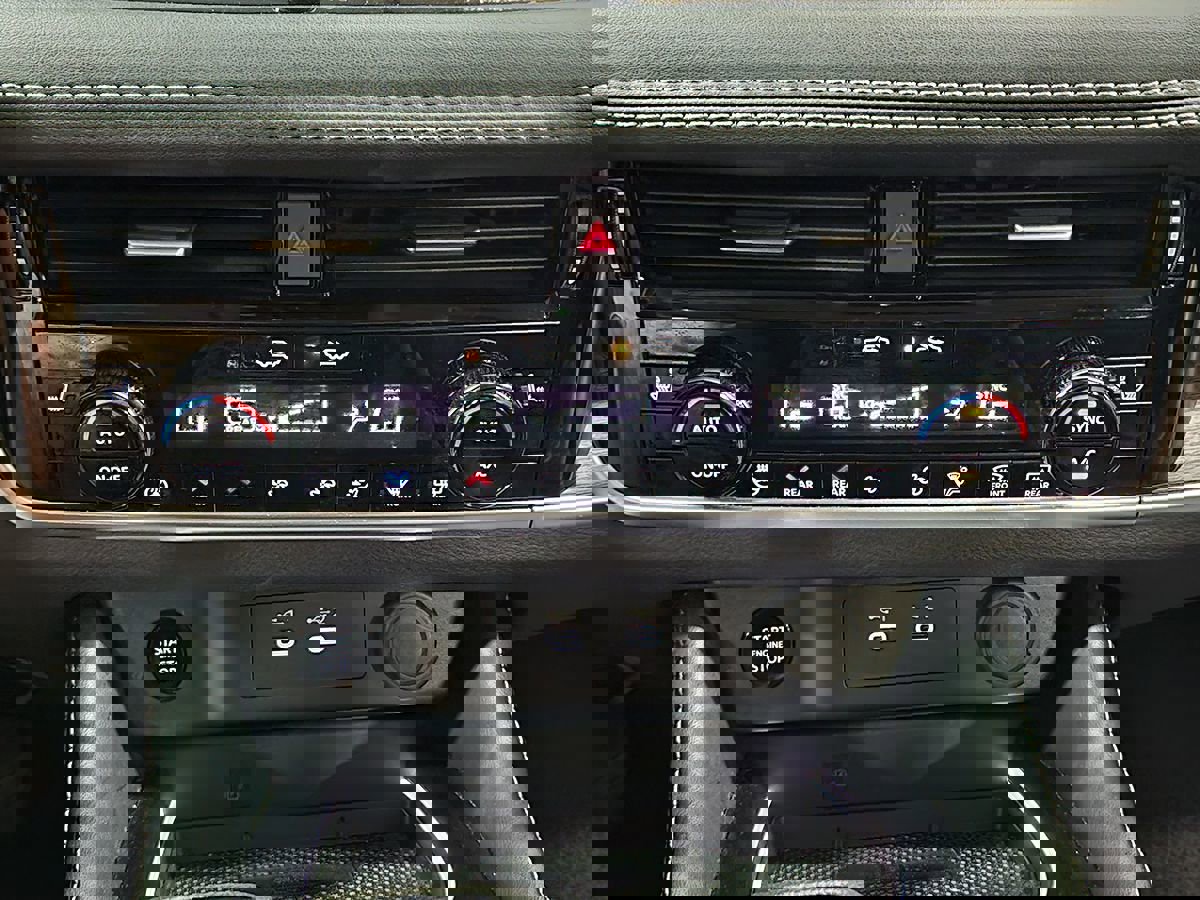 Used 2024 Nissan Rogue Platinum w/ Platinum Premium Package image 38