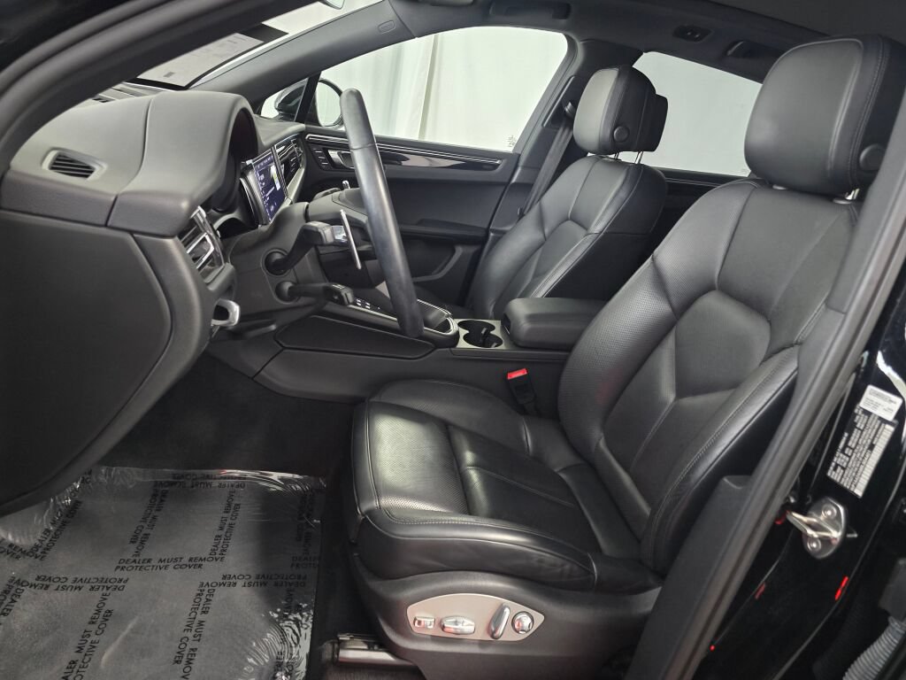 Certified 2024 Porsche Macan AWD/4WD image 15