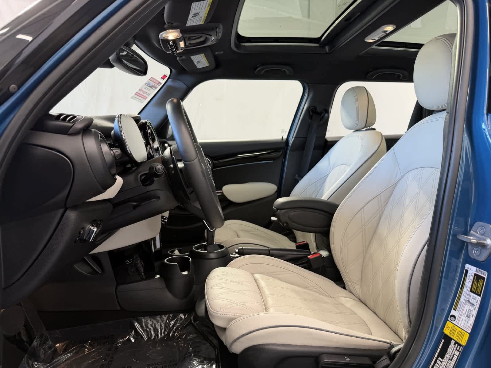 Used 2024 MINI Cooper S w/ Signature Upholstery Package FWD image 10