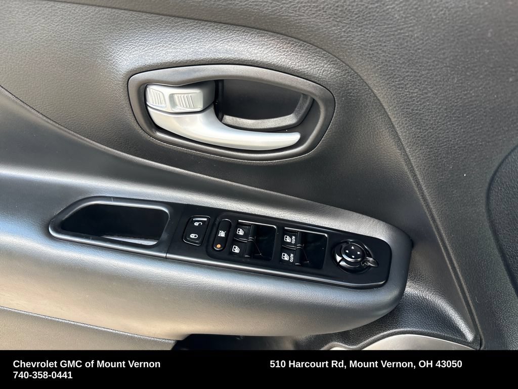 Used 2023 Jeep Renegade Latitude AWD/4WD image 14