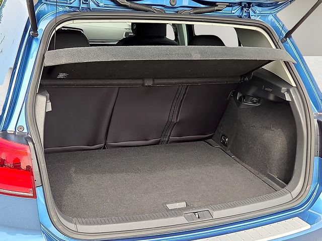 Used 2016 Volkswagen e-Golf SE w/ DC Fast Charging Package FWD image 11