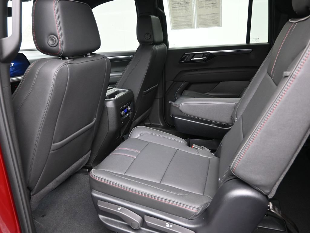 Used 2026 Chevrolet Suburban RST w/ Comfort Package image 11