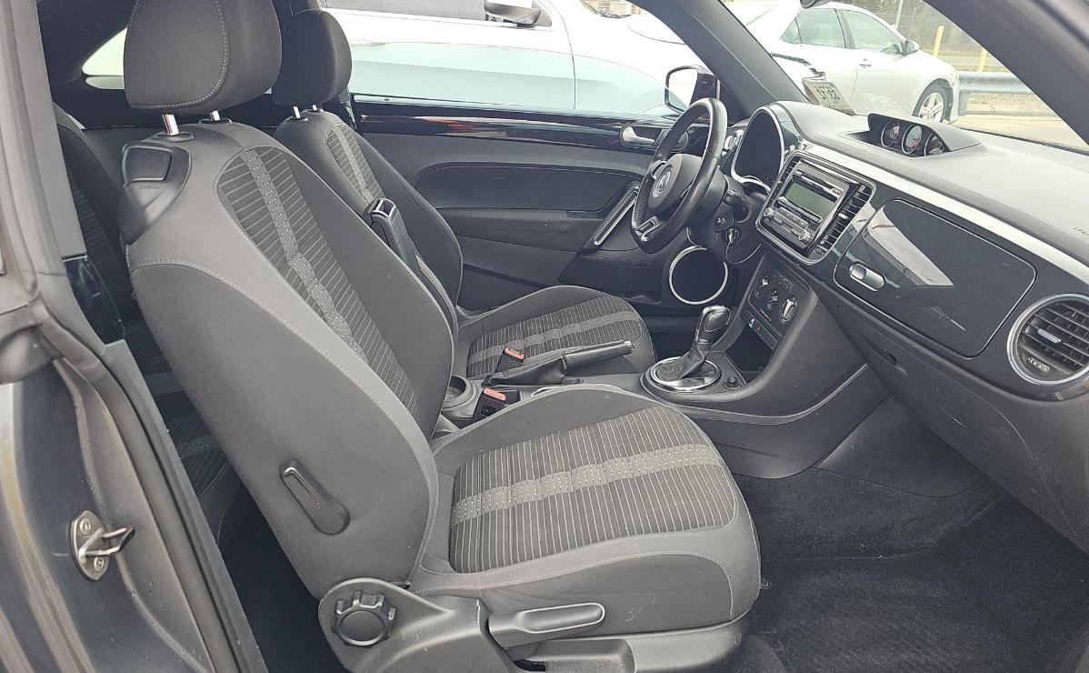 Used 2013 Volkswagen Beetle 2.0T image 8