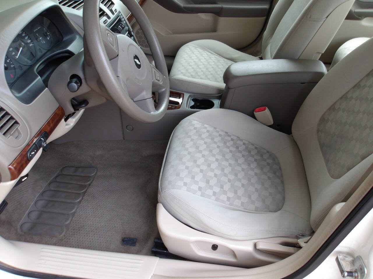 Used 2004 Chevrolet Malibu LS FWD image 5