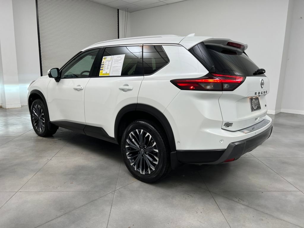 Used 2025 Nissan Rogue SL w/ Tech Package image 5