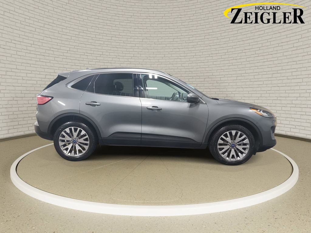 Used 2022 Ford Escape Titanium w/ Class II Trailer Tow Package image 4