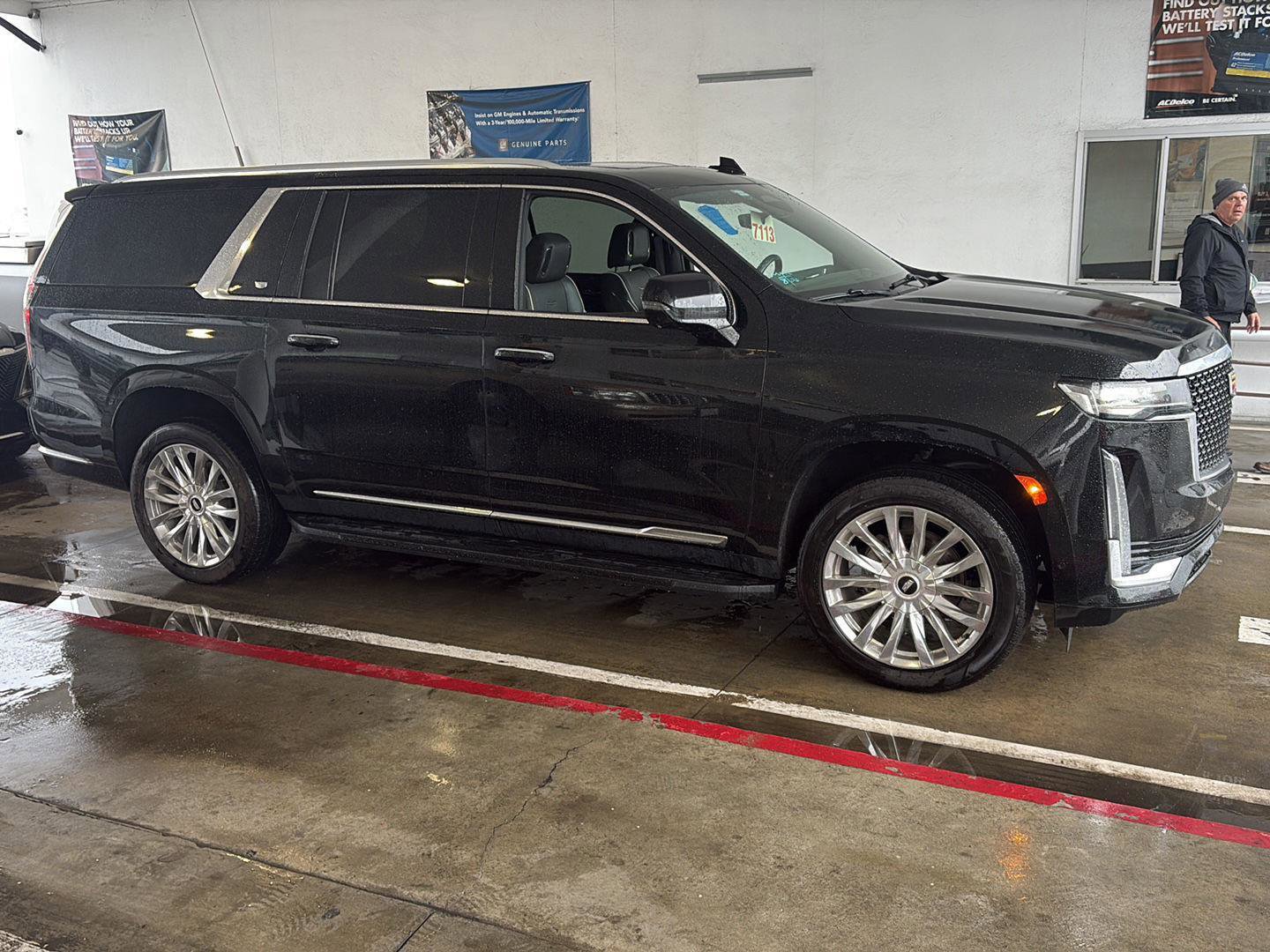 Used 2022 Cadillac Escalade ESV Premium Luxury image 2