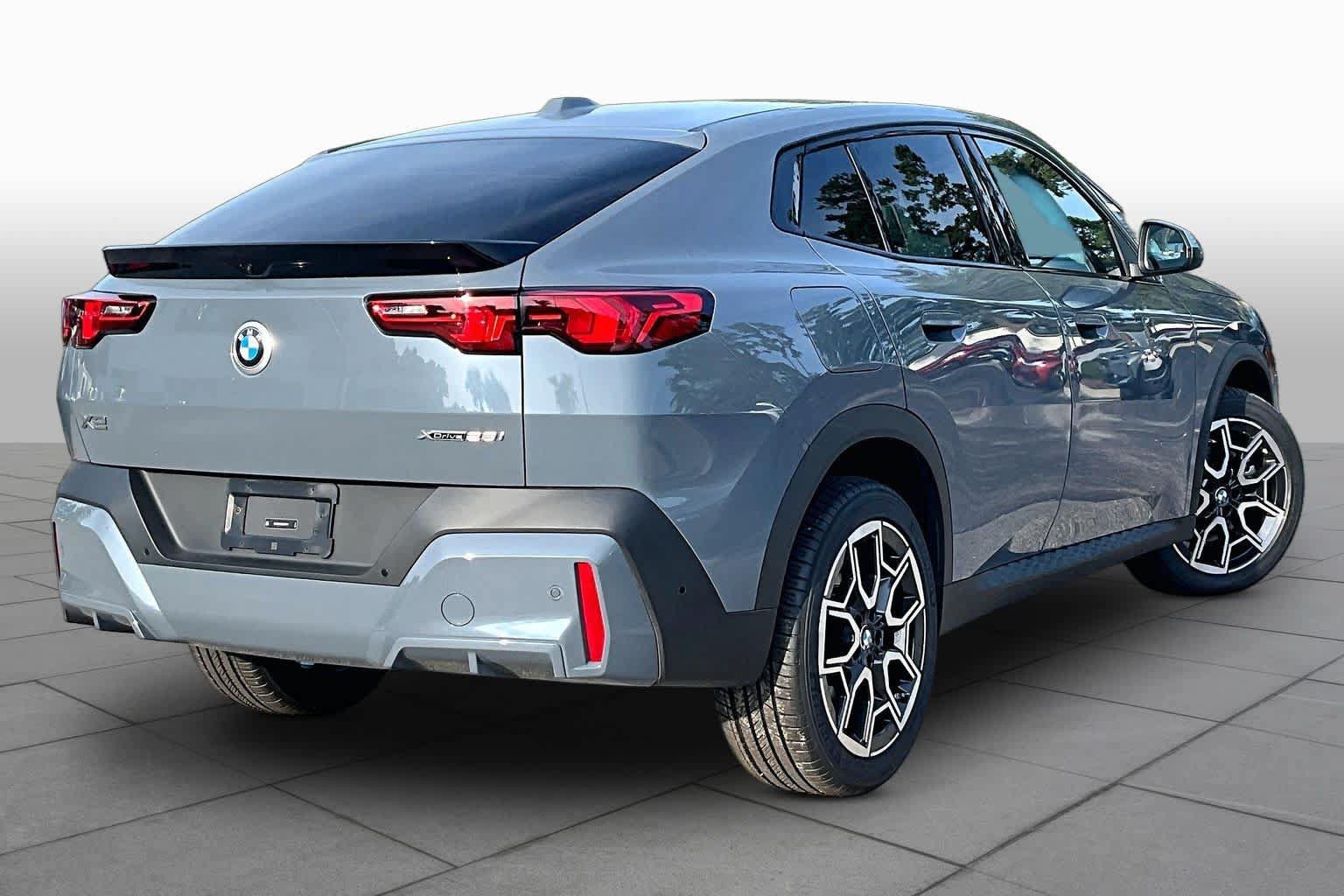 Used 2025 BMW X2 xDrive28i AWD/4WD image 13