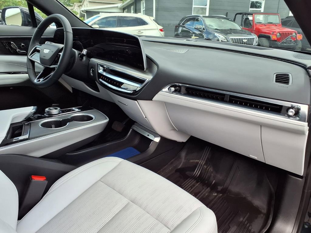 Used 2024 Cadillac Lyriq Luxury w/ LPO, Floor Liner Package AWD/4WD image 11