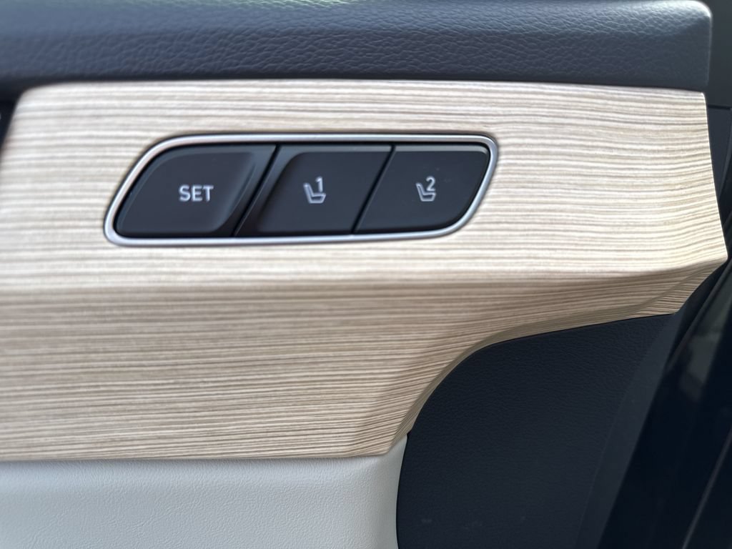 Used 2024 Hyundai Palisade Limited FWD image 18