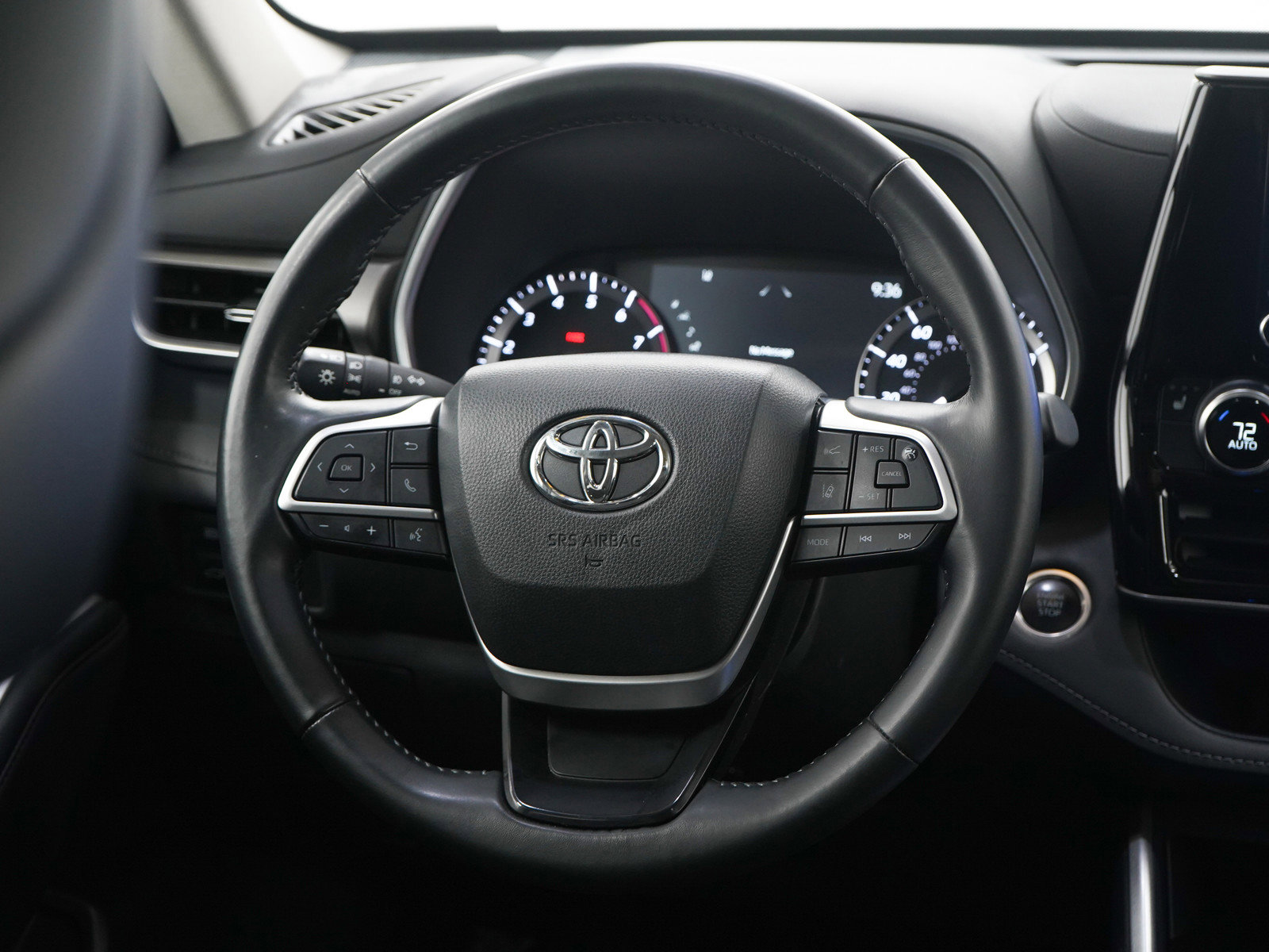 Used 2024 Toyota Highlander XLE AWD/4WD image 15