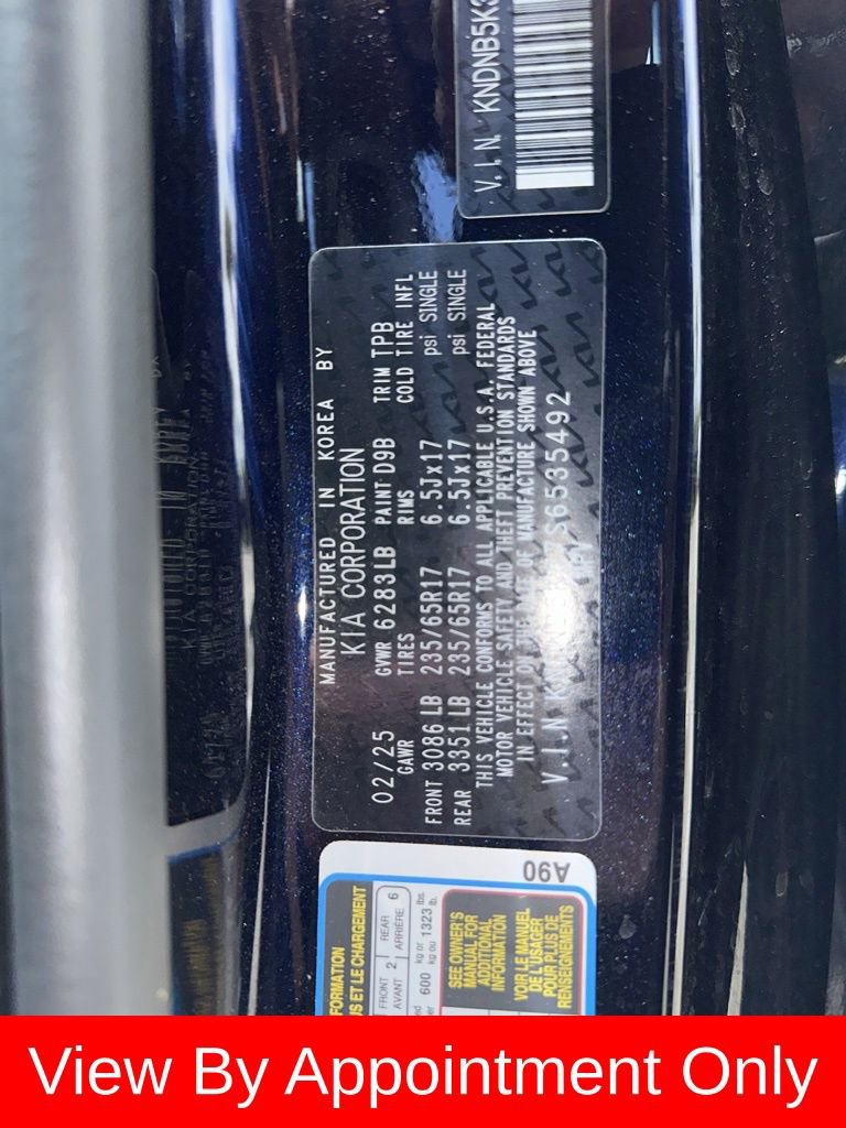 Used 2025 Kia Carnival FWD image 3
