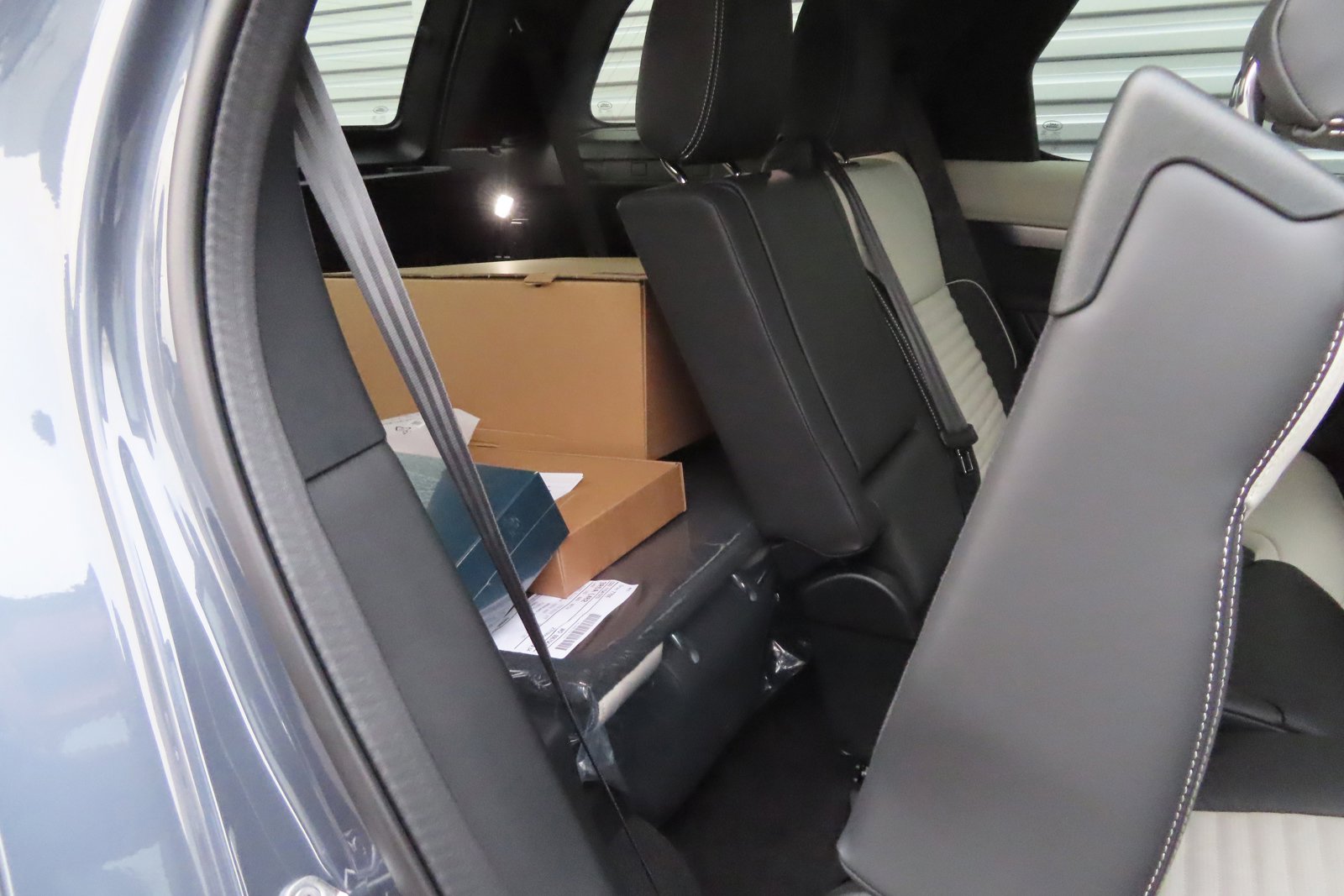 New 2024 Land Rover Discovery Dynamic SE image 24