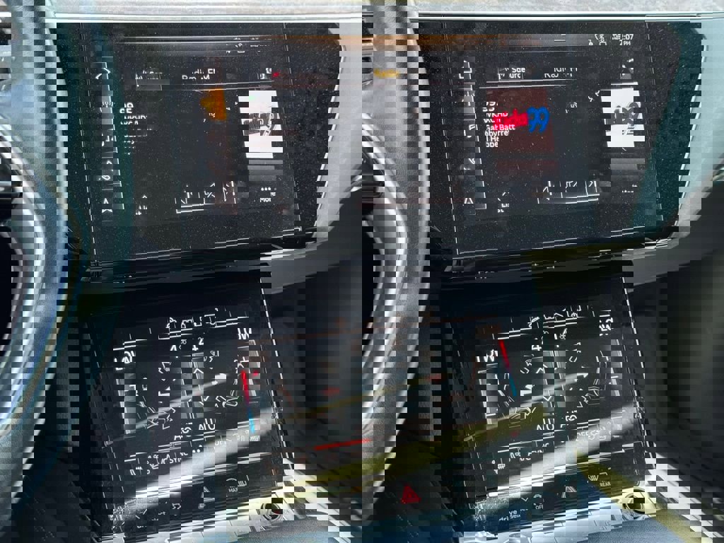 Used 2019 Audi e-tron Premium Plus image 30