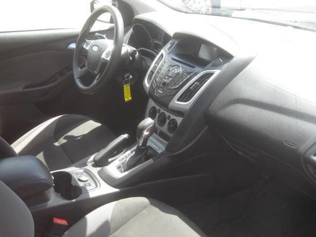 Used 2014 Ford Focus SE w/ SE Winter Package image 17
