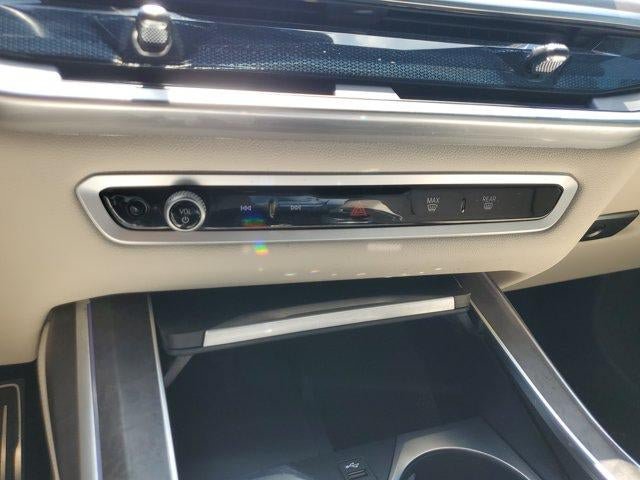 Used 2025 BMW X7 xDrive40i w/ M Sport Package AWD/4WD image 32