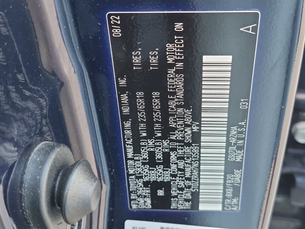 Used 2022 Toyota Highlander LE FWD image 30