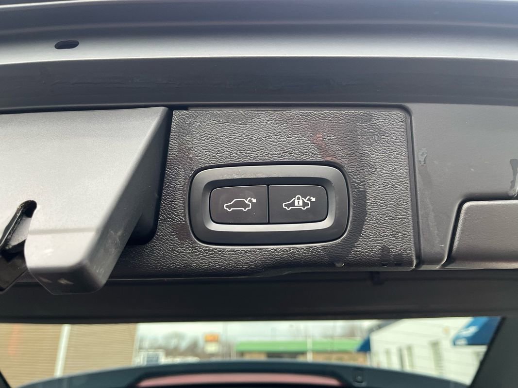 Used 2021 Volvo XC60 T5 Momentum w/ Protection Package AWD/4WD image 25