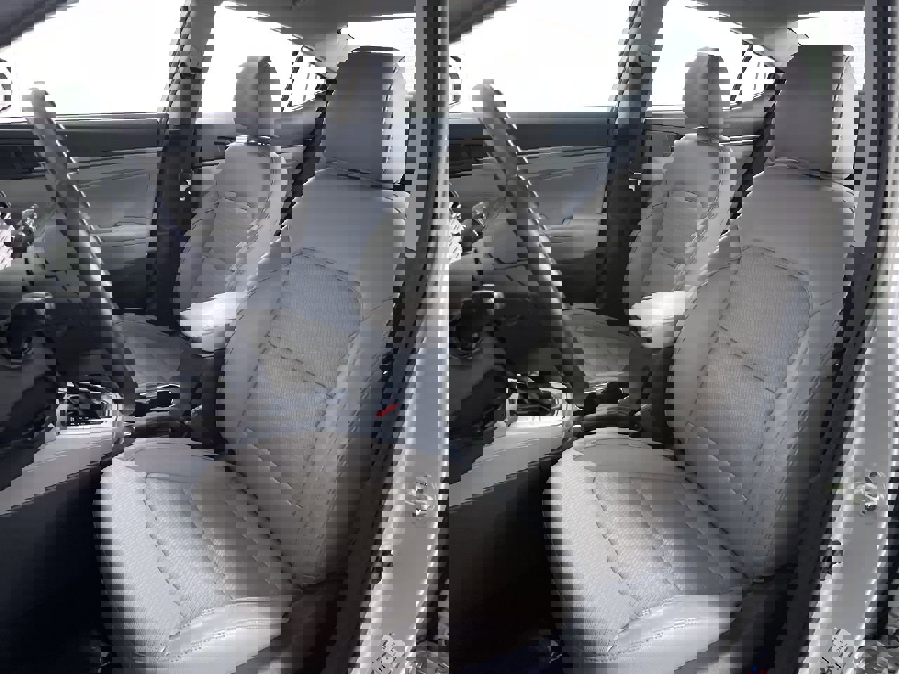 Used 2017 Hyundai Elantra Limited image 12