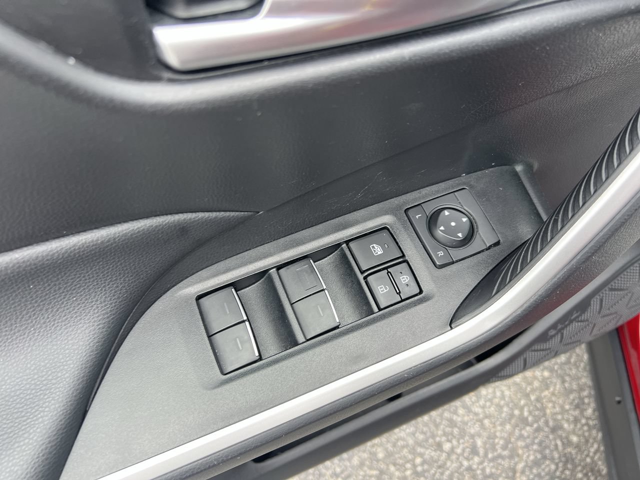 Used 2023 Toyota RAV4 XLE w/ Convenience Package FWD image 15