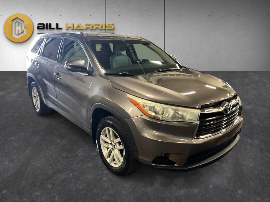 Used 2016 Toyota Highlander LE w/ Protection Package #3 AWD/4WD image 9
