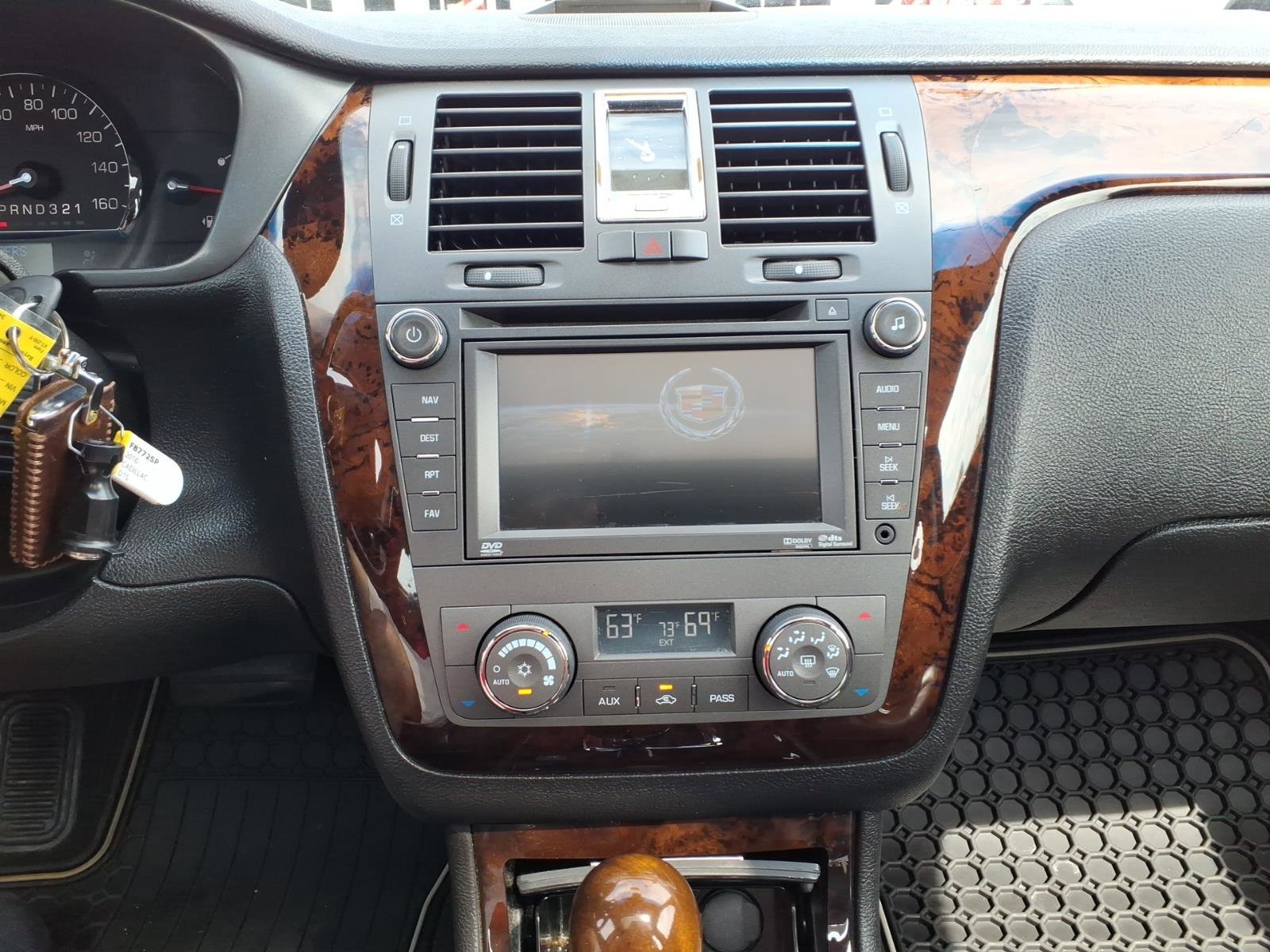 Used 2010 Cadillac DTS Premium image 10