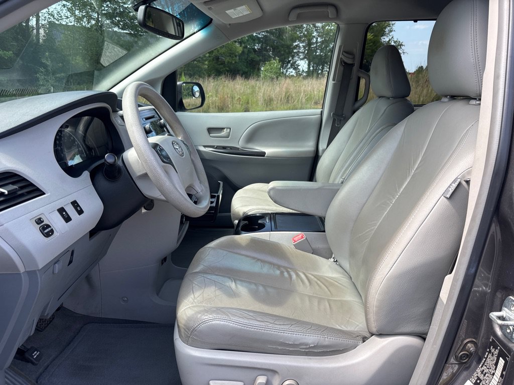 Used 2012 Toyota Sienna LE FWD image 12
