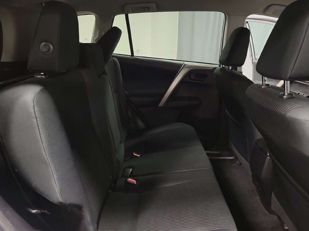 Used 2016 Toyota RAV4 LE AWD/4WD image 29