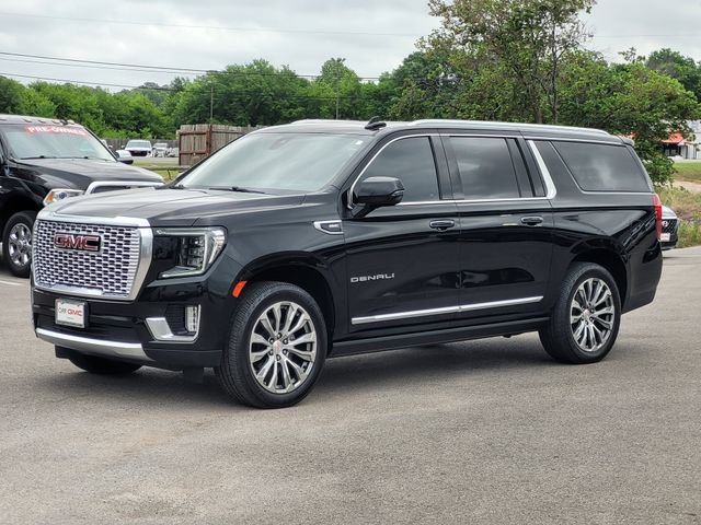Used 2021 GMC Yukon XL Denali w/ Denali Premium Package AWD/4WD image 4