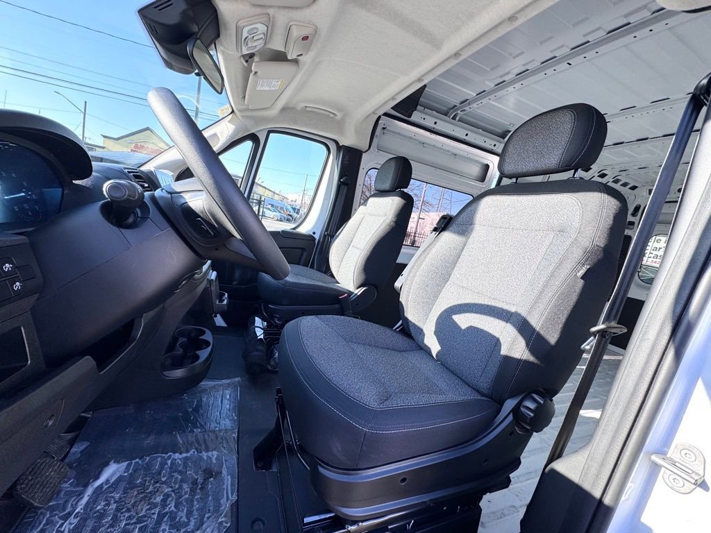 New 2025 RAM ProMaster 2500 w/ Crew Van Package FWD image 17