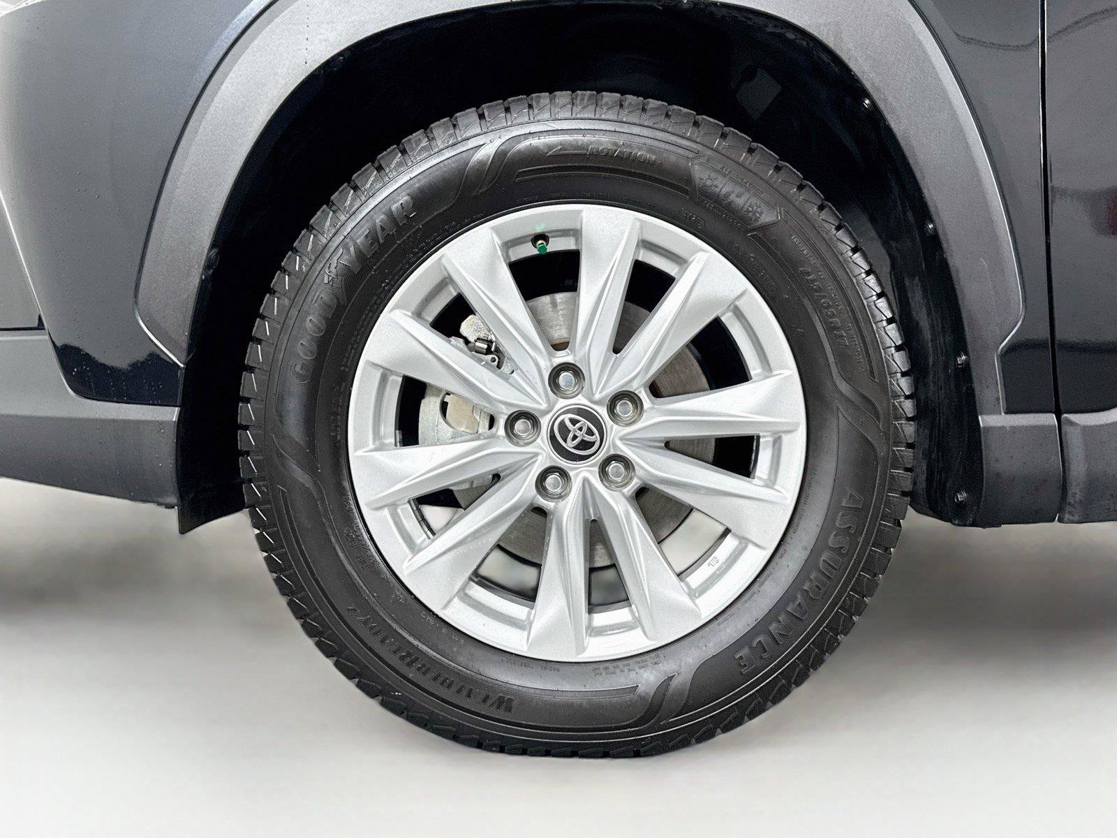 Certified 2024 Toyota Corolla Cross LE FWD image 43