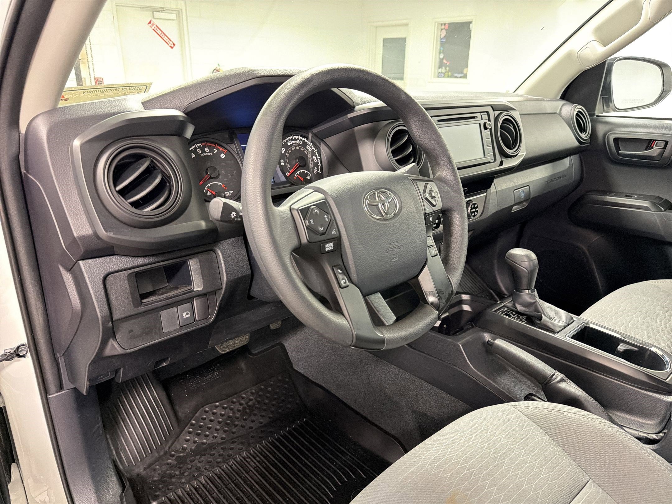 Used 2018 Toyota Tacoma SR w/ SR Convenience Package image 3