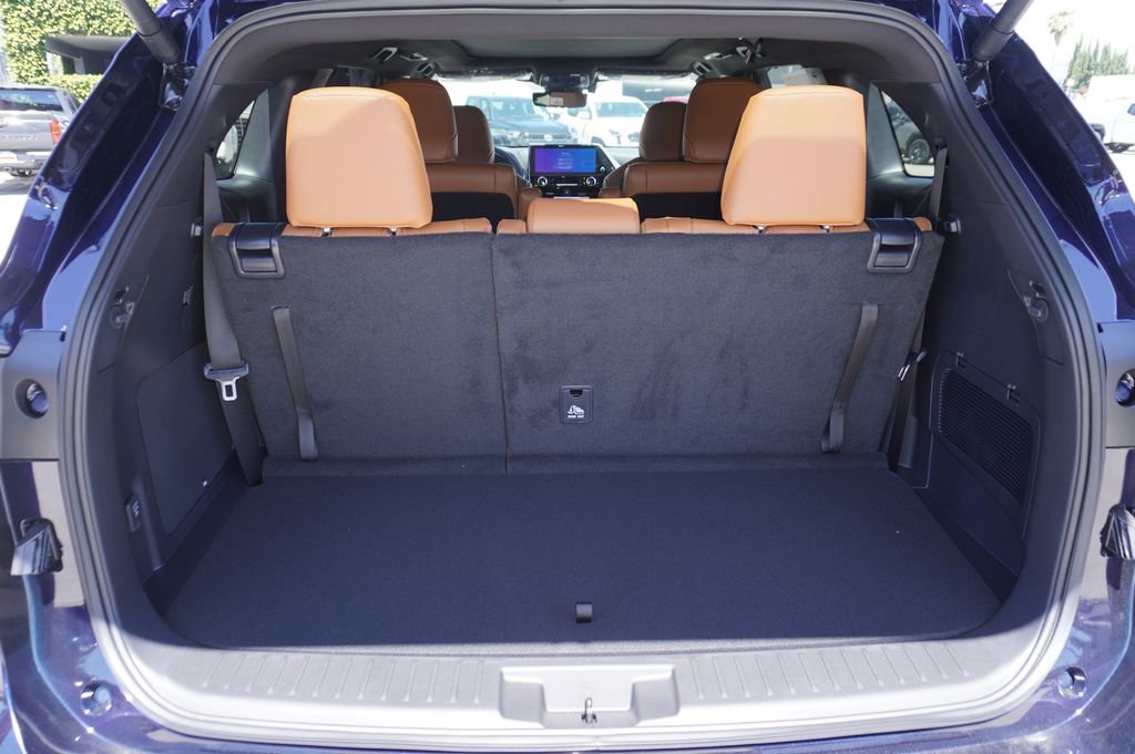 New 2026 Toyota Highlander Platinum image 7